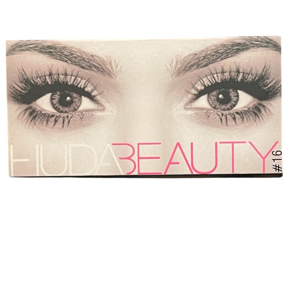 HUDA BEAUTY Other - HUDA BEAUTY Lashes #16 in Black